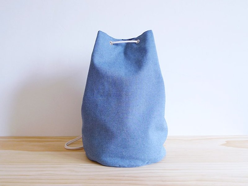 Denim Blue Medium Sailor Bucket (Round) Drawstring Shoulder Backpack - กระเป๋าหูรูด - ผ้าฝ้าย/ผ้าลินิน สีน้ำเงิน