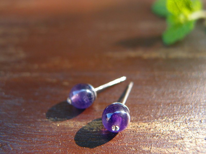 【DODOWU手作輕珠寶】《天然石貼耳耳環/紫水晶》手工製作/平價設計珠寶/抗過敏/中性/可以改夾式 - 耳環/耳夾 - 寶石 紫色