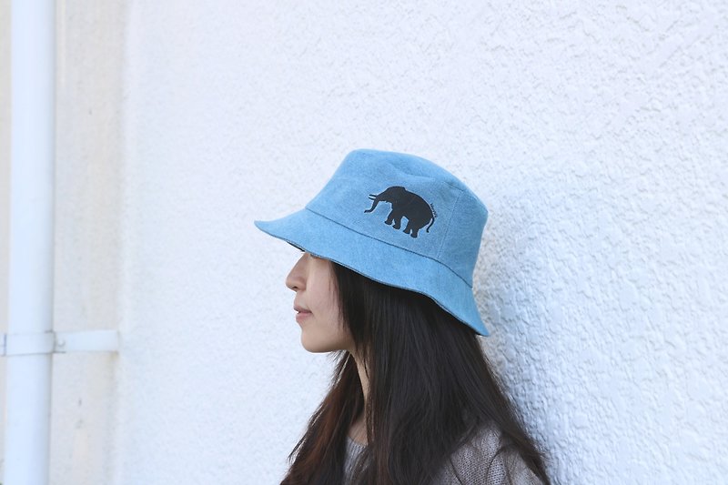 MaryWil Bucket Hat-Denim Elephant - หมวก - วัสดุอื่นๆ สีน้ำเงิน