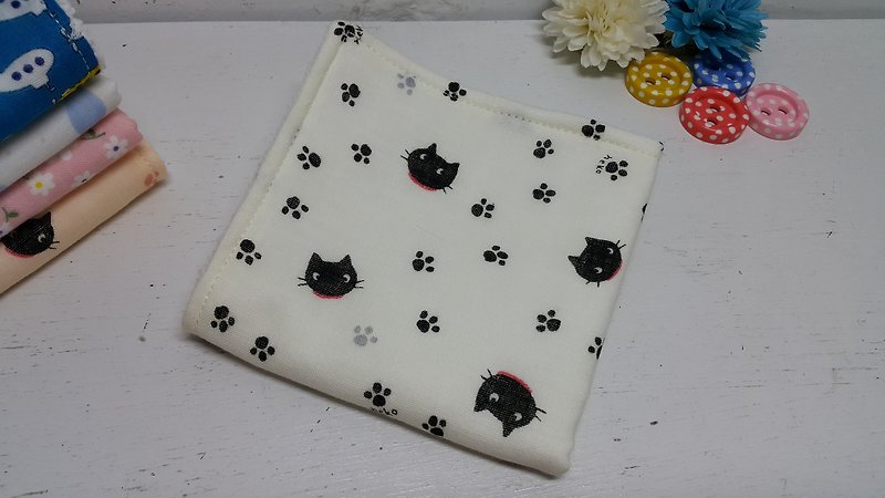 Black cat's small palm double yarn handkerchief towel saliva towel absorbent towel (white) - Bibs - Other Materials White