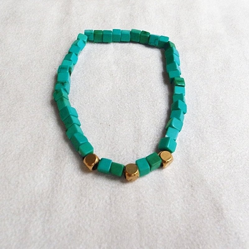 ☽ Qi Xi hand for ☽ [07277] square turquoise beads with Bronze - สร้อยข้อมือ - วัสดุอื่นๆ สีเขียว