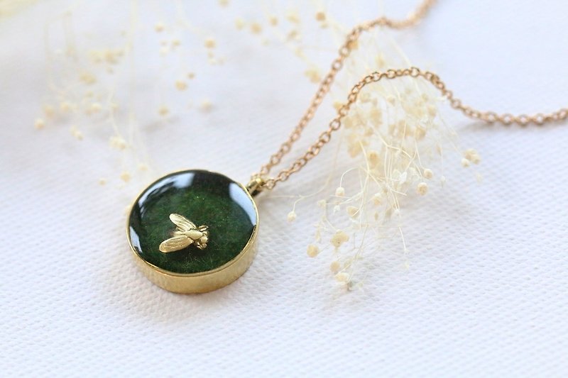 Insects on the grass necklace by linen. - Necklaces - Other Metals 