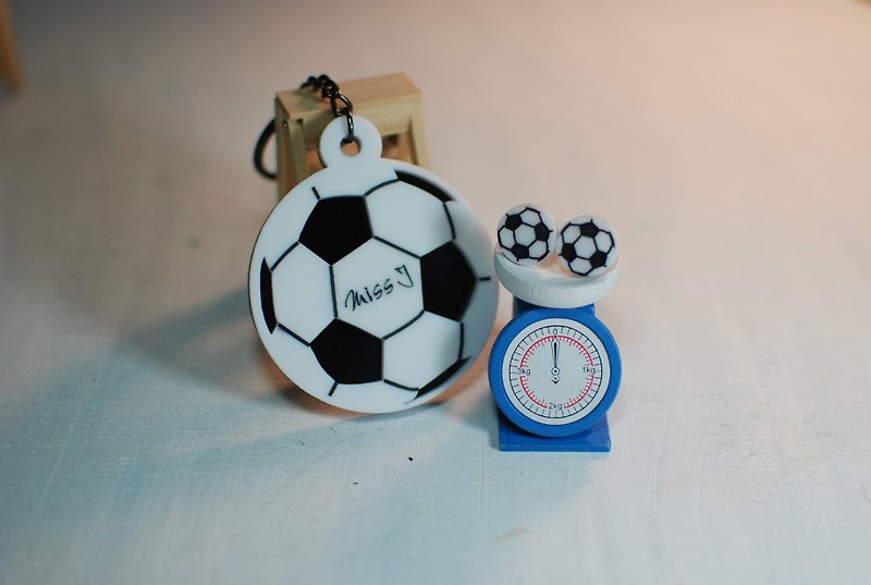 足球鑰匙圈+足球耳環/刻名字/紀念日 - 鑰匙圈/鑰匙包 - 壓克力 白色