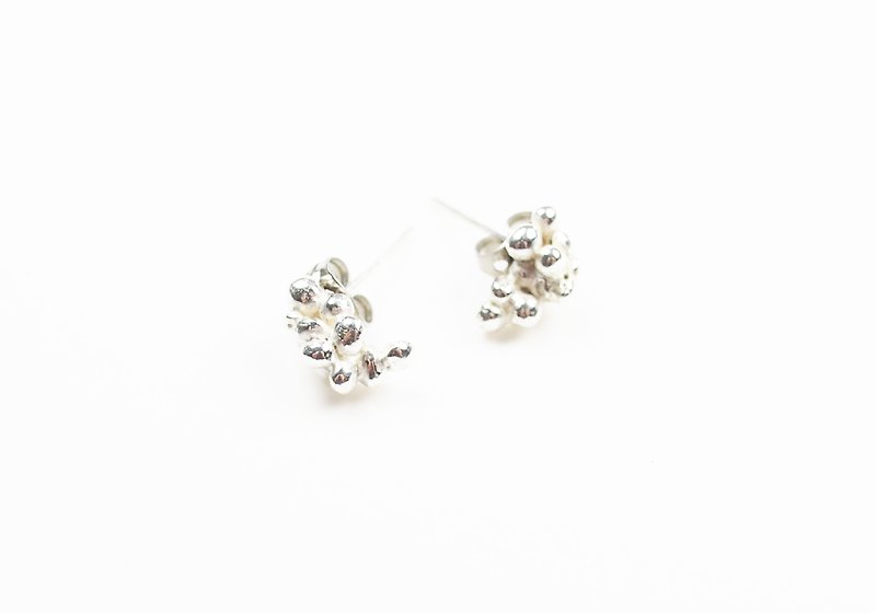 Snow Dot II sterling silver earrings - ต่างหู - โลหะ สีเทา