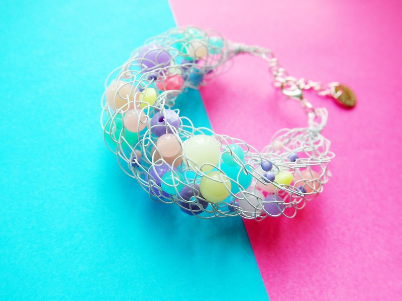 Lovely B109 custom hand-woven Bronze wire candy pink white beads elastic bracelet - สร้อยข้อมือ - วัสดุอื่นๆ หลากหลายสี