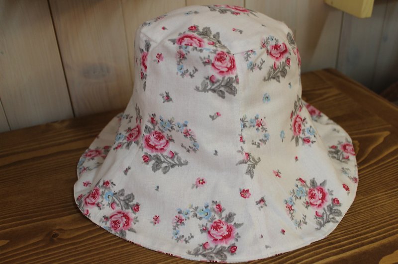 Oleta hand for groceries ╭ * [white roses circle sided hat essential travel] - อื่นๆ - ผ้าฝ้าย/ผ้าลินิน ขาว