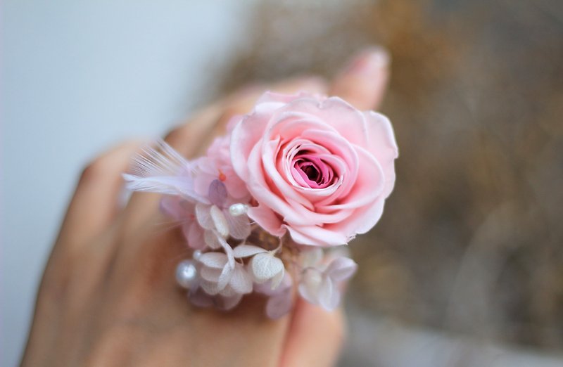 艾瑞兒的珠寶捧花與泰迪熊【日本不凋花系列】戒指花設計 - 戒指 - 其他材質 粉紅色