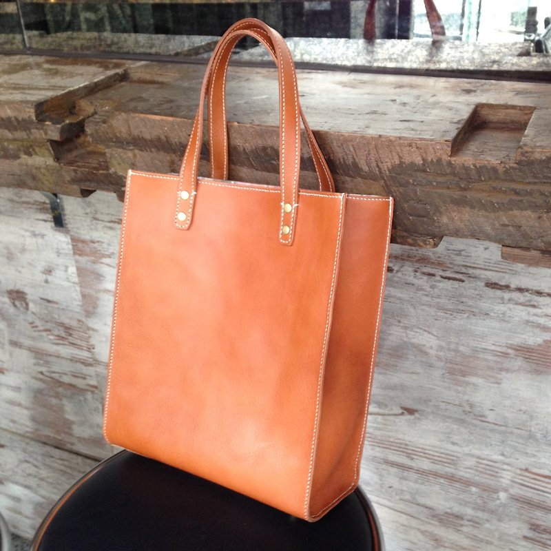 Japanese Tote Bag Girl Limited Handmade Leather Tote Bag - กระเป๋าถือ - หนังแท้ สีนำ้ตาล