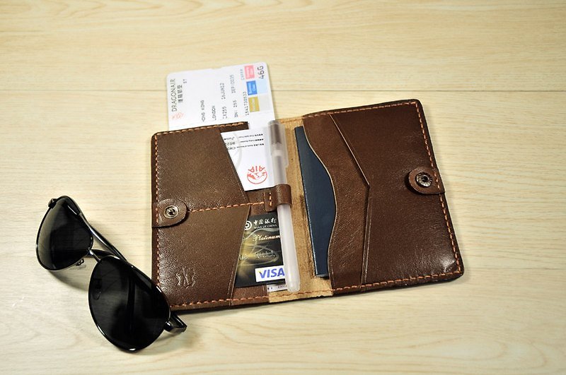開心旅行出發吧! MICO 手縫皮革護照夾(焦茶) - 護照套 - 真皮 咖啡色