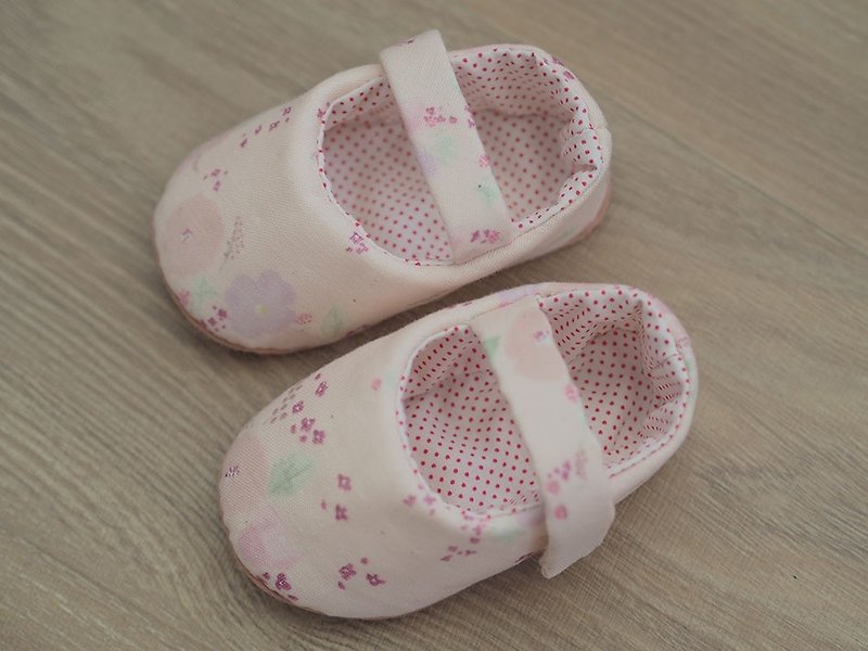 Japanese pink watercolor baby shoes - รองเท้าเด็ก - วัสดุอื่นๆ สึชมพู