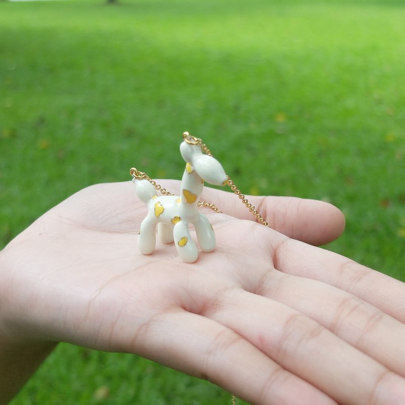 Glorikami White Balloon Giraffe Necklace - สร้อยคอ - โลหะ ขาว