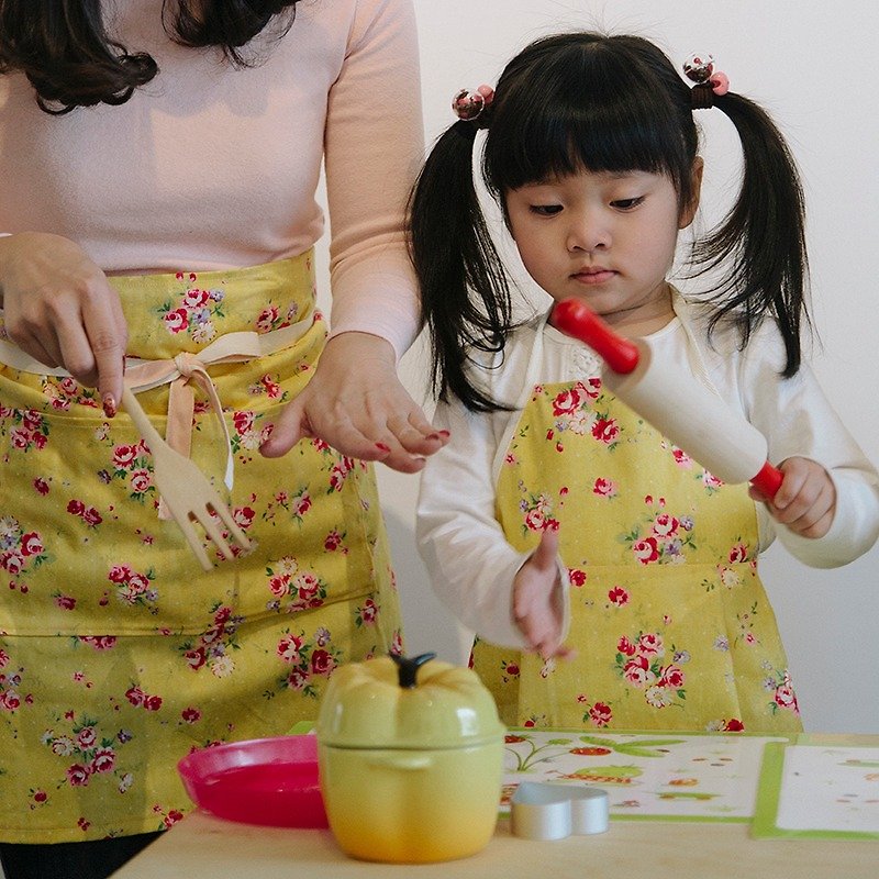 Child flowers yellow apron - ผ้ากันเปื้อน - ผ้าฝ้าย/ผ้าลินิน สีเหลือง