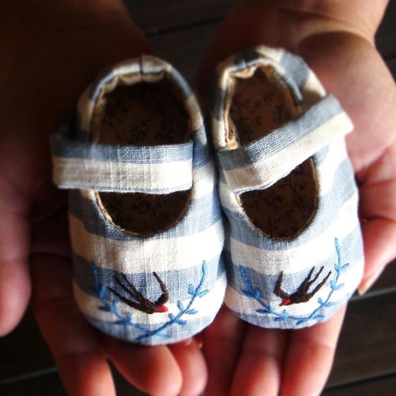 客製手工刺繡嬰兒鞋(客製紀念品禮物) - 嬰兒鞋 - 棉．麻 