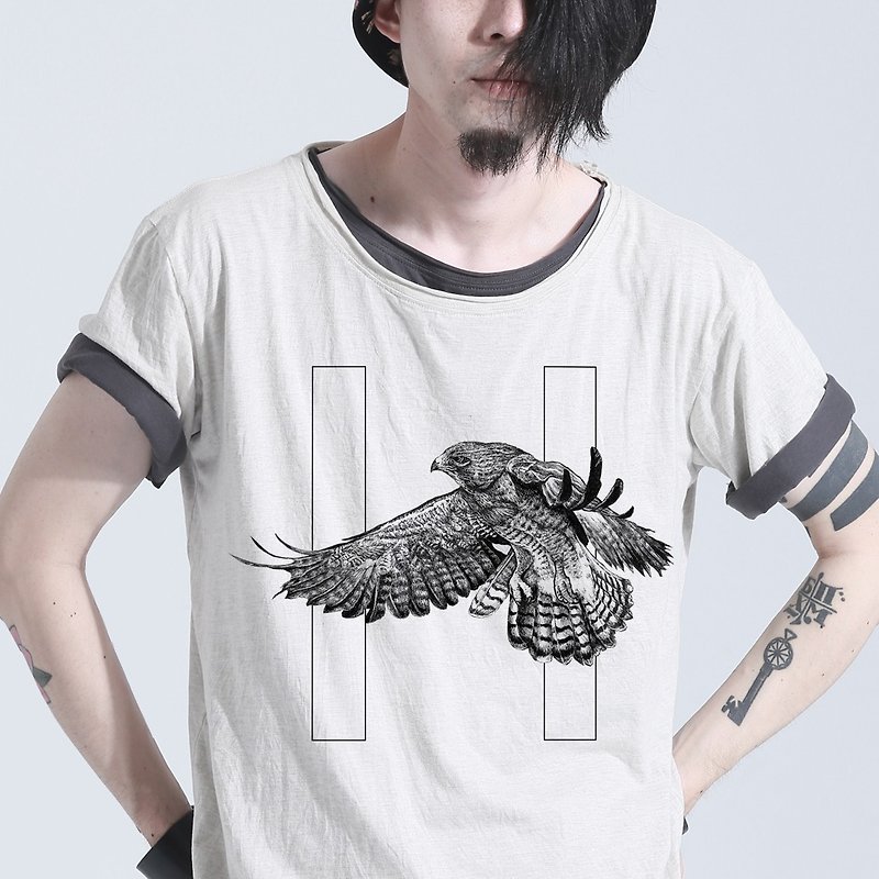Hawk 鷹 手繪字母T - 男 T 恤 - 棉．麻 白色