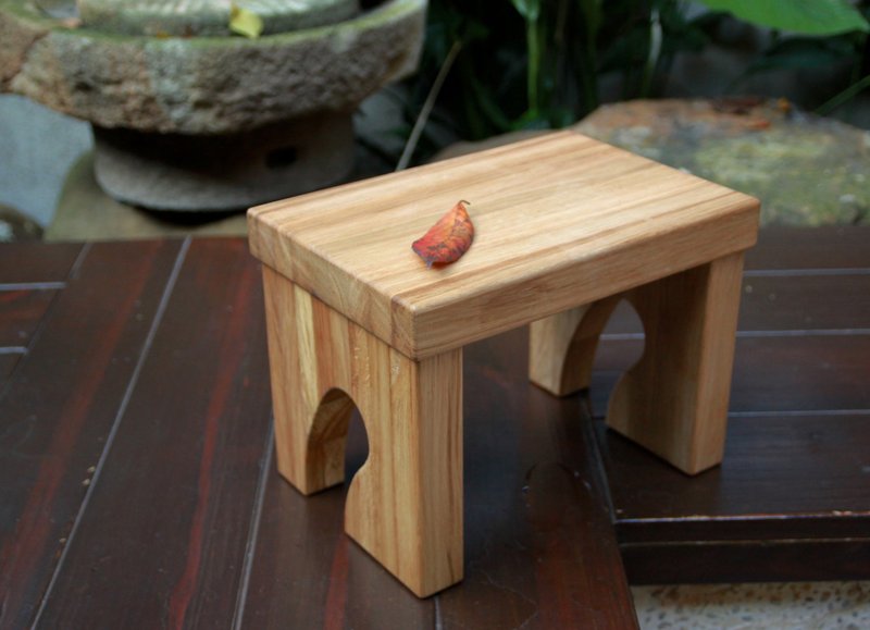 Small tail wood small chair - เฟอร์นิเจอร์อื่น ๆ - ไม้ สีทอง