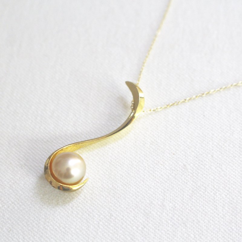 South Sea pearl silver pendant (Gold color) - สร้อยคอ - โลหะ สีทอง