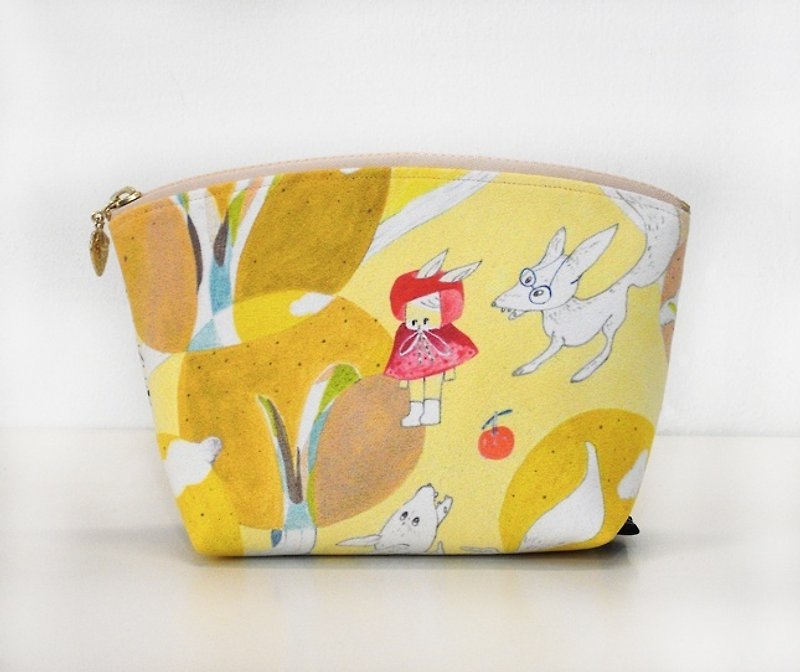 [Little Red Riding Hood adventure] angle Adams illustration Pouch. Free transport - Toiletry Bags & Pouches - Other Materials Yellow