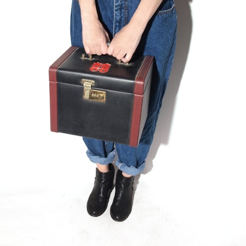 │moderato│古董嫁妝箱密碼鎖硬殼古董箱│古董家具vintage雜貨 - 其他 - 真皮 黑色