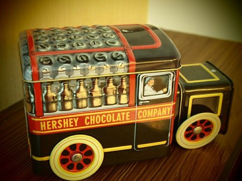 米国の大手チョコレート会社ハーシーチョコレート会社2000年の車の金属