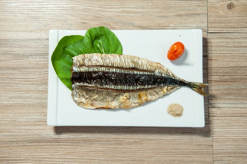 【即期良品】超方便！薄鹽去骨秋刀魚!(戀秋刀）(140G) - 其他 - 新鮮食材 橘色