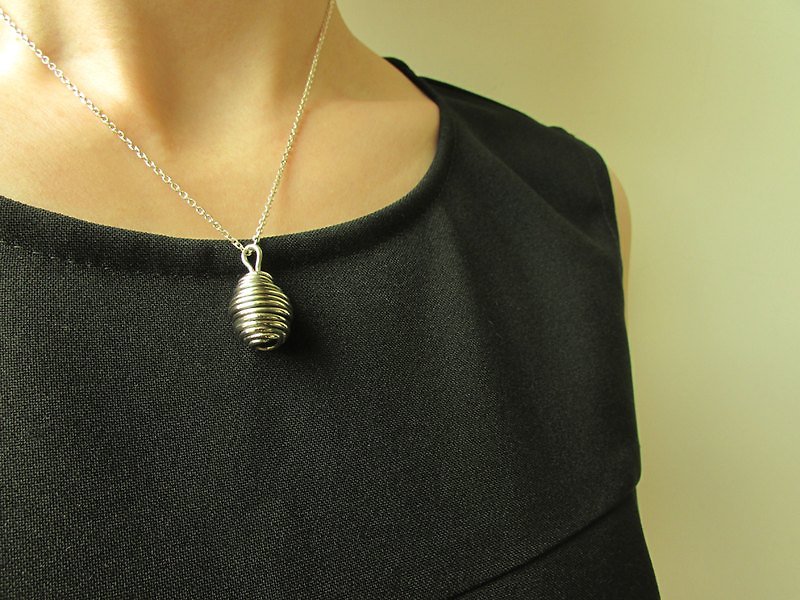 honeycomb necklace | mittag jewelry - สร้อยคอ - เงิน สีเงิน