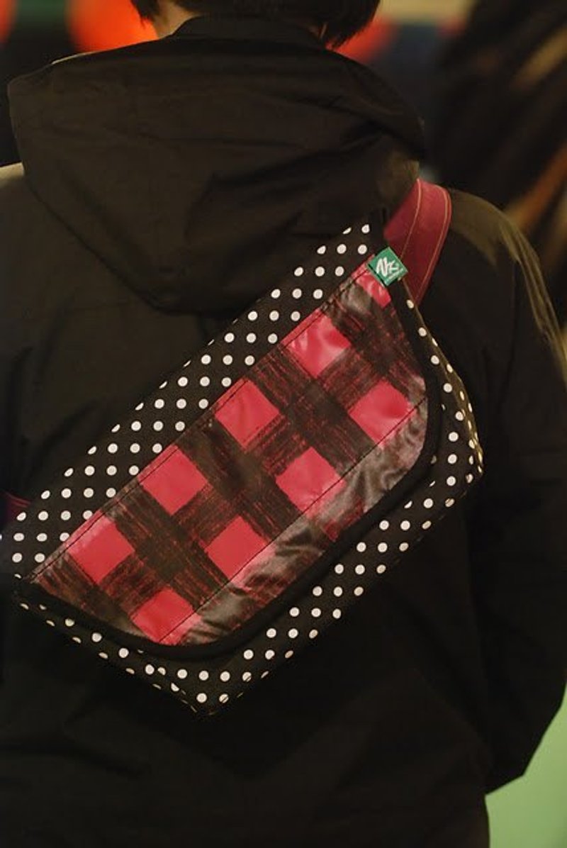 Messenger bag (small) - กระเป๋าแมสเซนเจอร์ - วัสดุกันนำ้ 