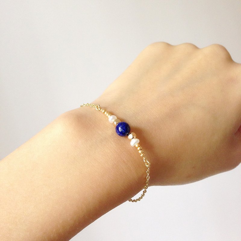 "KeepitPetite" minimalist lapis lazuli · · · freshwater pearls • Gold-plated bracelet birthday gift - Bracelets - Other Metals Blue