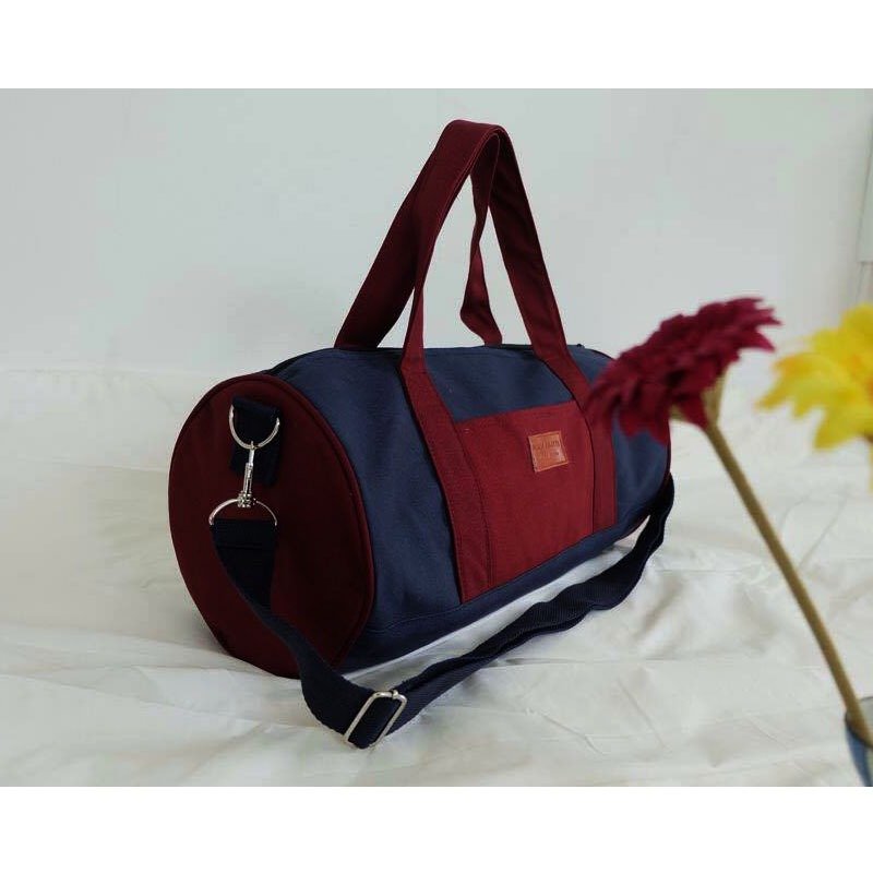 blue and red duffle - 行李箱/旅行袋 - 其他材質 藍色