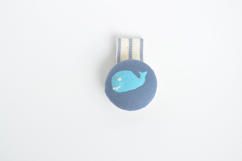 手感布包釦集線器 - 鯨魚 - 捲線器/電線收納 - 其他材質 藍色
