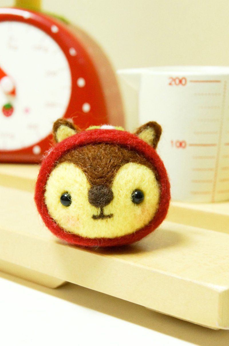 [Sheep Lot X Wool Felt] Strawberry Squirrel Phone Strap Earphone Plug - Keychains - Wool Red