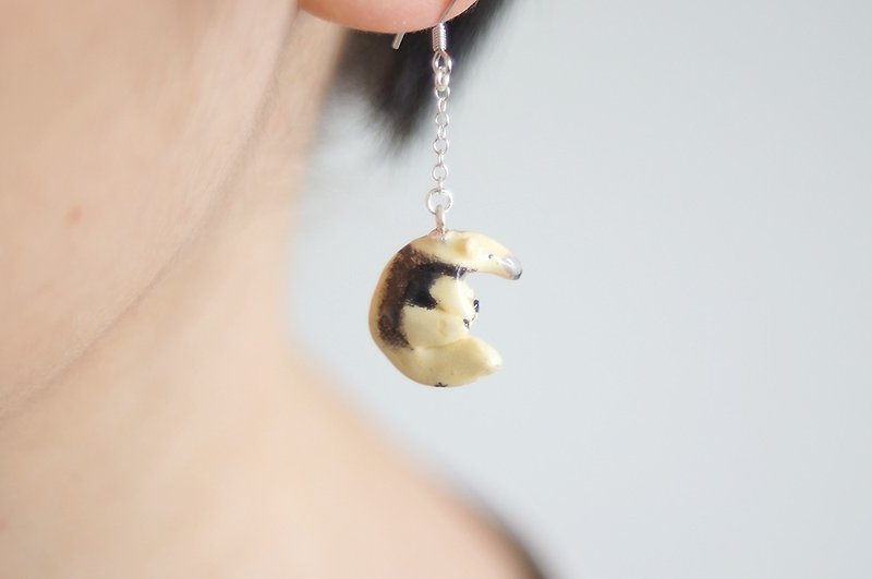 [Horned forest] Northern Tamandua unilateral animal earrings / ear clip - Earrings & Clip-ons - Other Materials 