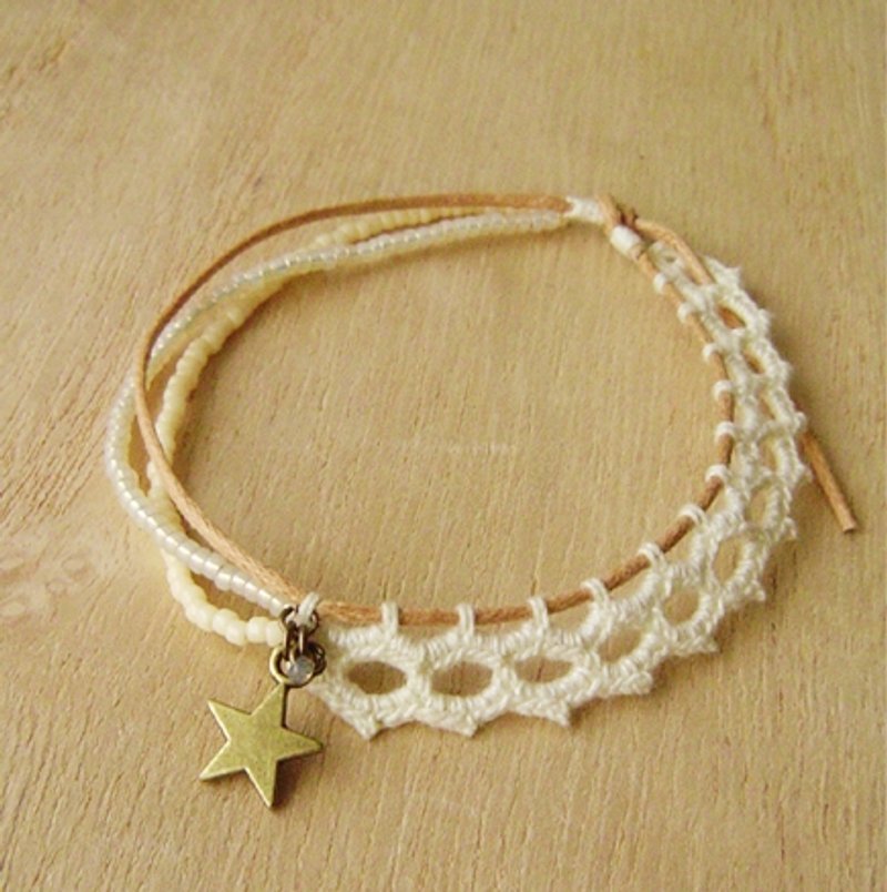 37 small lace. Great small travel (off-white). Forest Department braided bracelet. star. Lace. Asymmetry. Multilevel - สร้อยข้อมือ - ผ้าฝ้าย/ผ้าลินิน สีกากี