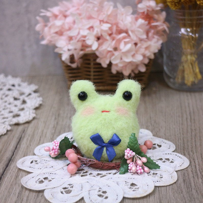 Fluffy pendant-frog. key ring - Keychains - Other Man-Made Fibers Green