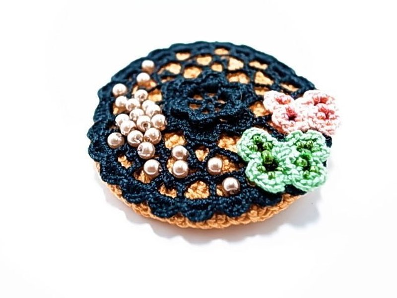 Irish Crochet Lace Jewelry (Butterfly Cookie) Brooch - เข็มกลัด - ผ้าฝ้าย/ผ้าลินิน หลากหลายสี