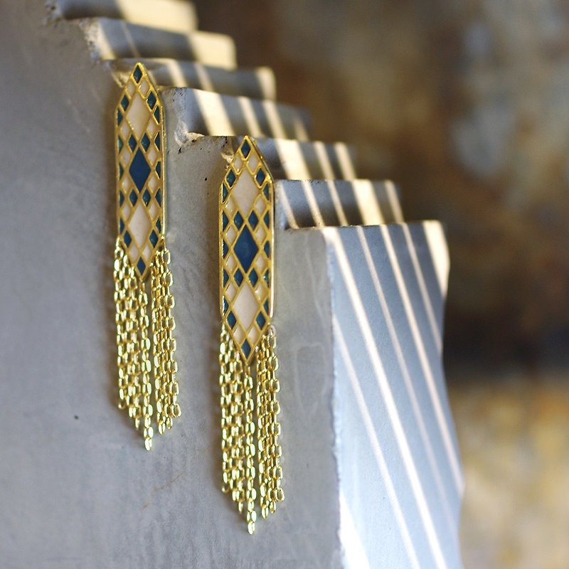 Cold weight gold tassel earrings LELIEL EARRINGS gifts for girls - ต่างหู - วัตถุเคลือบ สีทอง