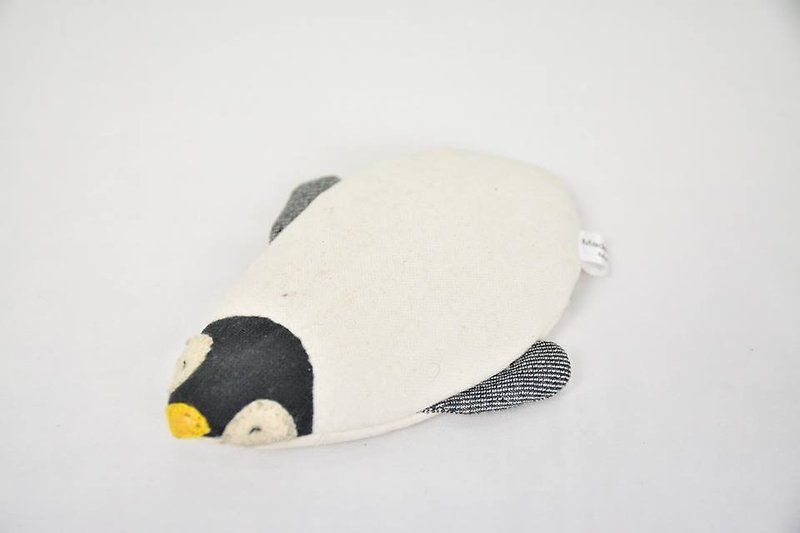 ペンギンハンドクッション_フェアトレード - 人形・フィギュア - その他の素材 ホワイト