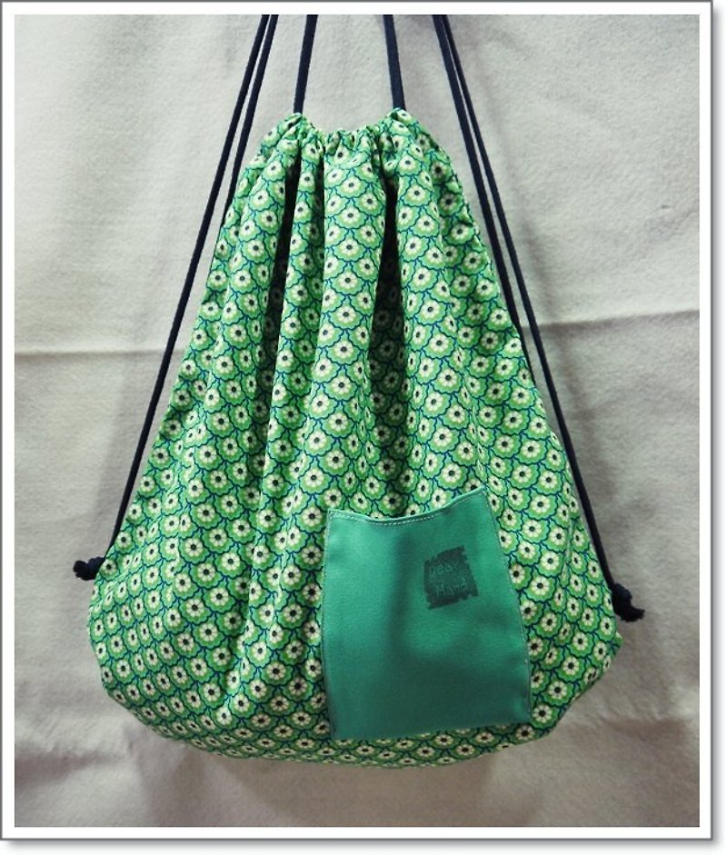 束口袋後背包+花樣鱗片+ - กระเป๋าแมสเซนเจอร์ - วัสดุอื่นๆ สีเขียว