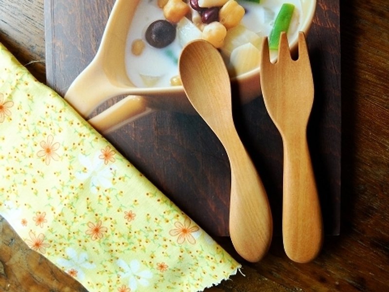 Japanese manufacturer's original wooden spoon and fork set for infants and toddlers are round and cute - อื่นๆ - ไม้ 