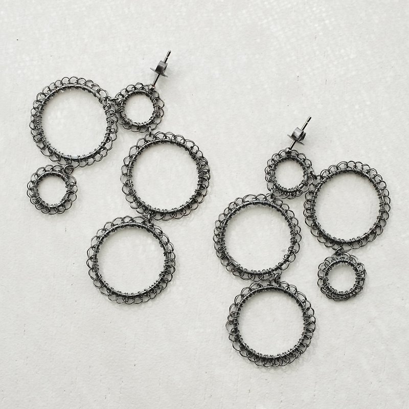 Bukubuku Earrings - 耳環/耳夾 - 其他金屬 黑色