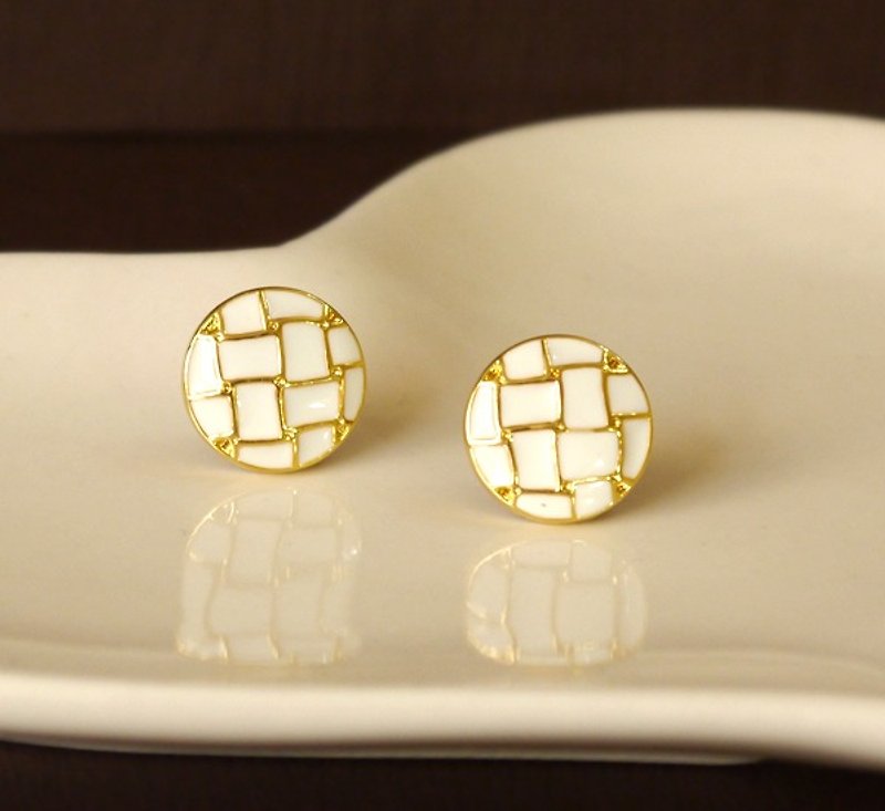Classic white weave earrings - Earrings & Clip-ons - Other Materials White