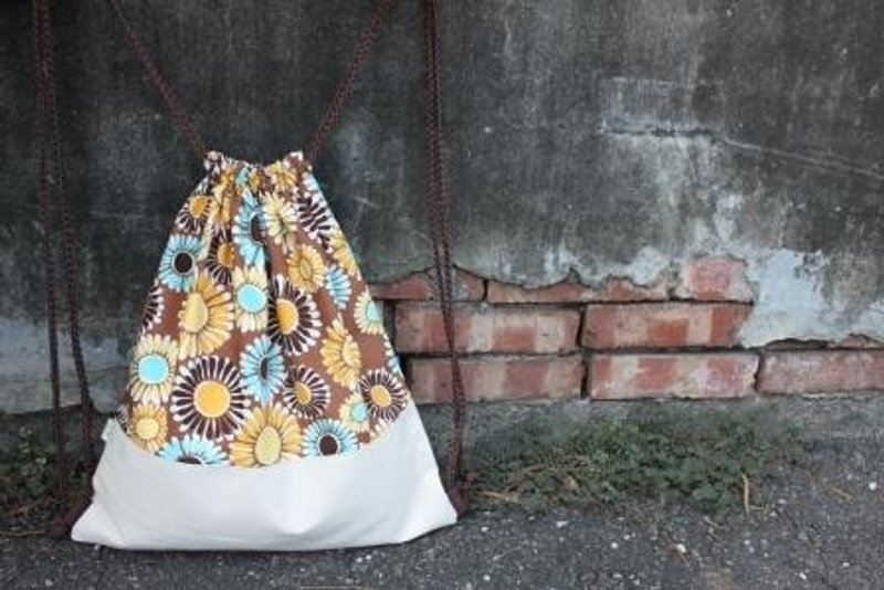 After the limited autumn daisies temperament beam port backpack - กระเป๋าหูรูด - วัสดุอื่นๆ สีนำ้ตาล