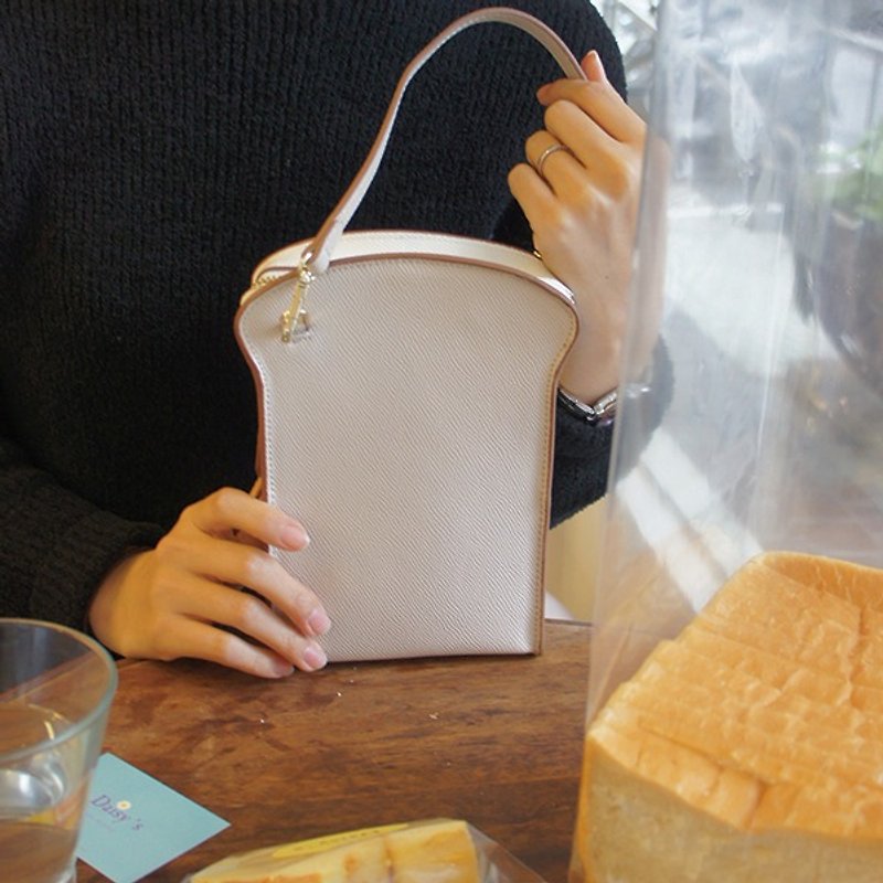 Gift}catXbow-knot good sister vitality toast bag_caramel toast_leather portable shoulder - กระเป๋าแมสเซนเจอร์ - กระดาษ สีกากี