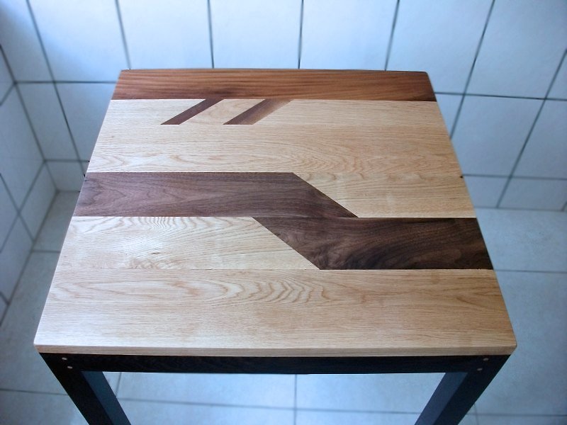 Solid wood dining table - เฟอร์นิเจอร์อื่น ๆ - ไม้ สีนำ้ตาล
