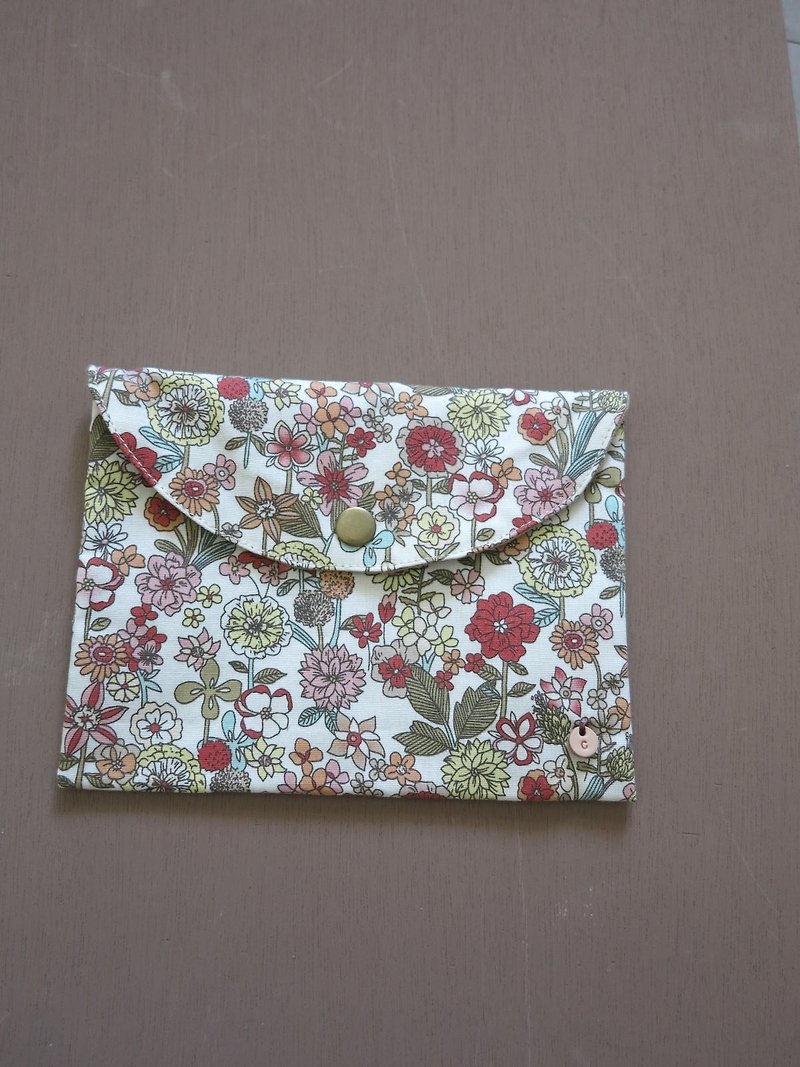 [Not shy] sanitary napkin pouch (white ground flowers) - Other - Cotton & Hemp Khaki