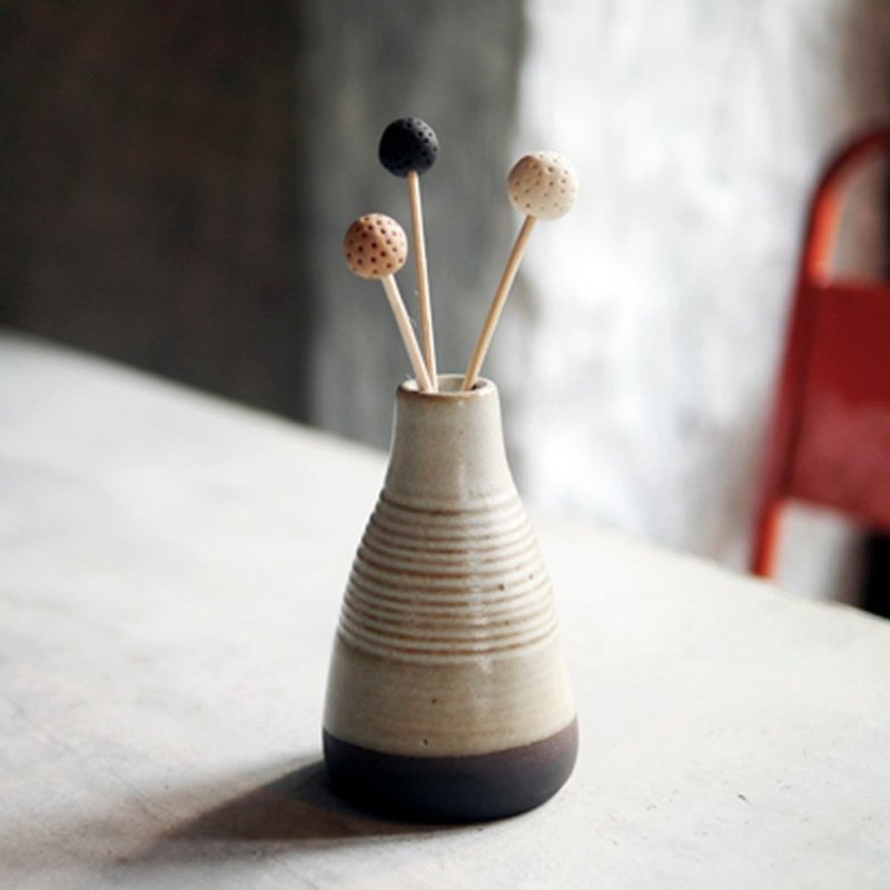 擴香-陶器-澎澎裙-蒲公英擴香陶罐-Pettiskirt aroma Vase - Dandelion -手舞作 - 花瓶/花器 - 其他材質 