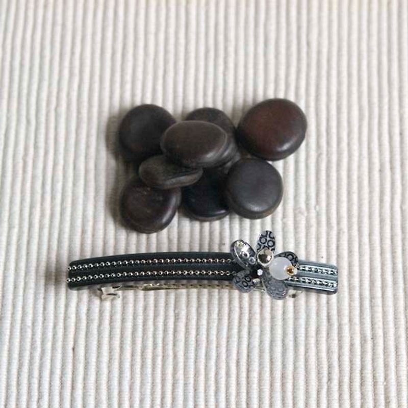 【MITHX】串珠亮片花,9cm自動夾,平夾,髮夾-黑 - 髮飾 - 壓克力 黑色