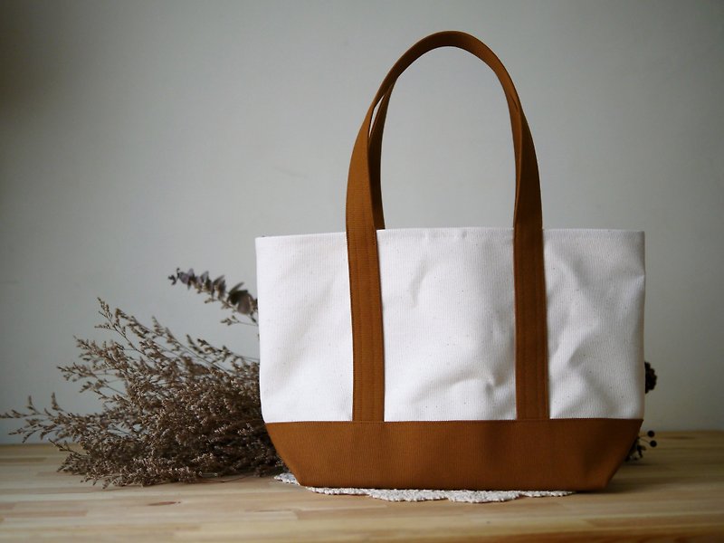 Classic Tote Bag Lsize kinari x caramel -Natural White x Caramel Brown- - กระเป๋าแมสเซนเจอร์ - วัสดุอื่นๆ ขาว