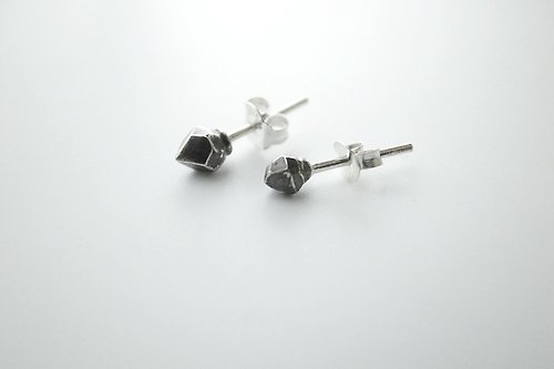Joy Tang Jewelry Studio 守護者之心與伴隨之心 純銀耳環 (一對)silver925