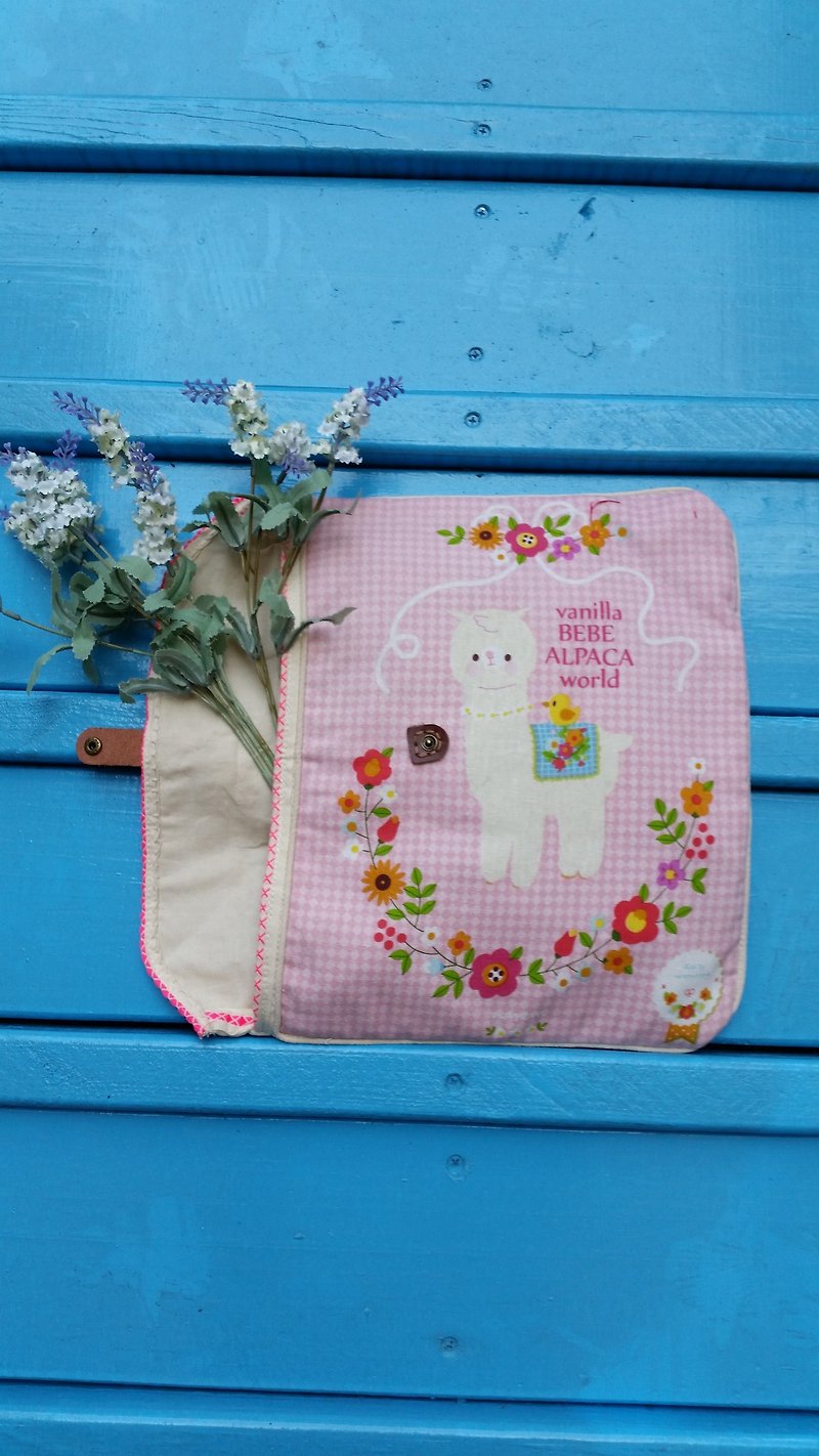 Pink lovely mud horse (alpaca) pattern plate I Pad / samsung bags - กระเป๋าแล็ปท็อป - วัสดุอื่นๆ ขาว