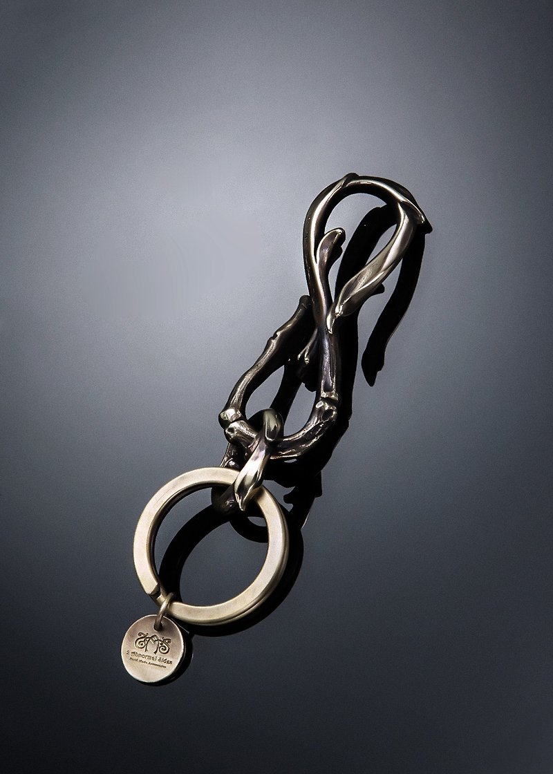 Marrow Key Chain | 骨の花びらのシンプルな流線型のキーホルダー (S) - キーホルダー・キーケース - 銅・真鍮 ゴールド